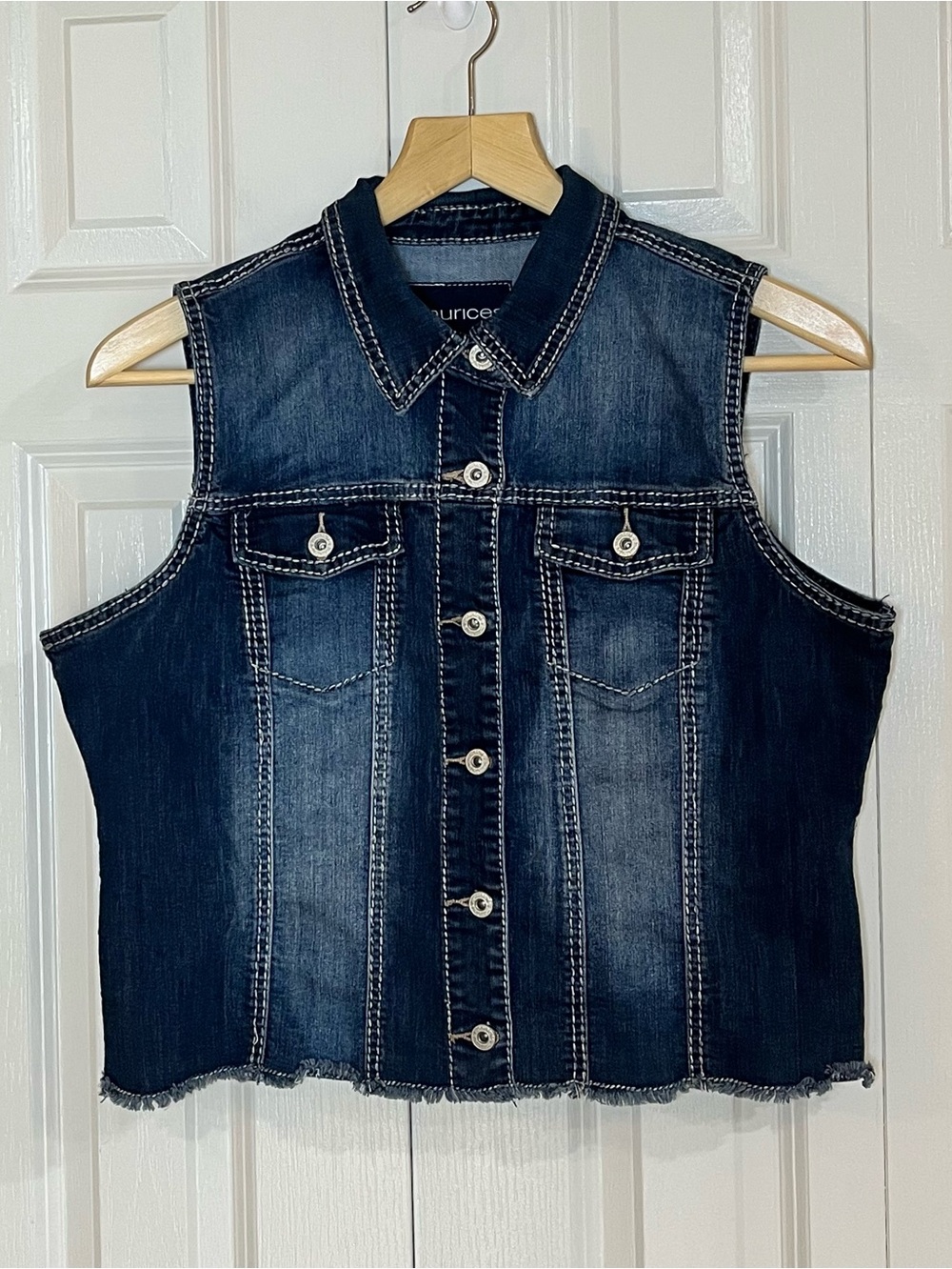 Maurices Jean Vest
Womens XXL Button Up Sleeveless Pockets Frayed Western Blue